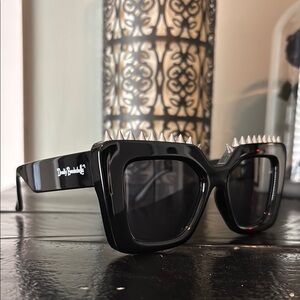 Deadly bombshell spiked sunglasses